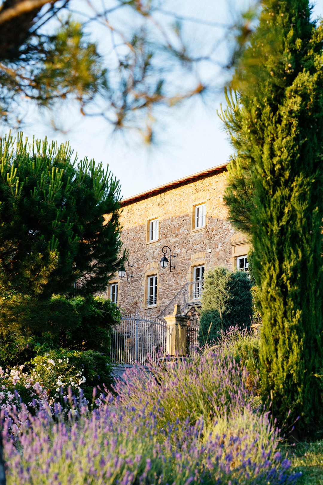 garanceetvanessa-Clemence et Enguerran-mariage a la bastide des hirondelles-0071